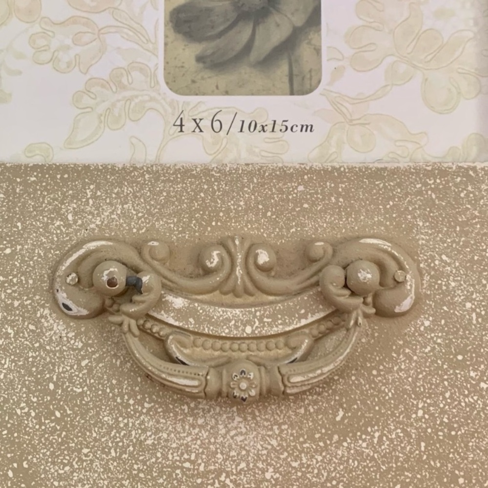 "Vintage Treasures" photo frames (2) sand (4 X 6) and mint (3.5 X 5). - Picture 4 of 10
